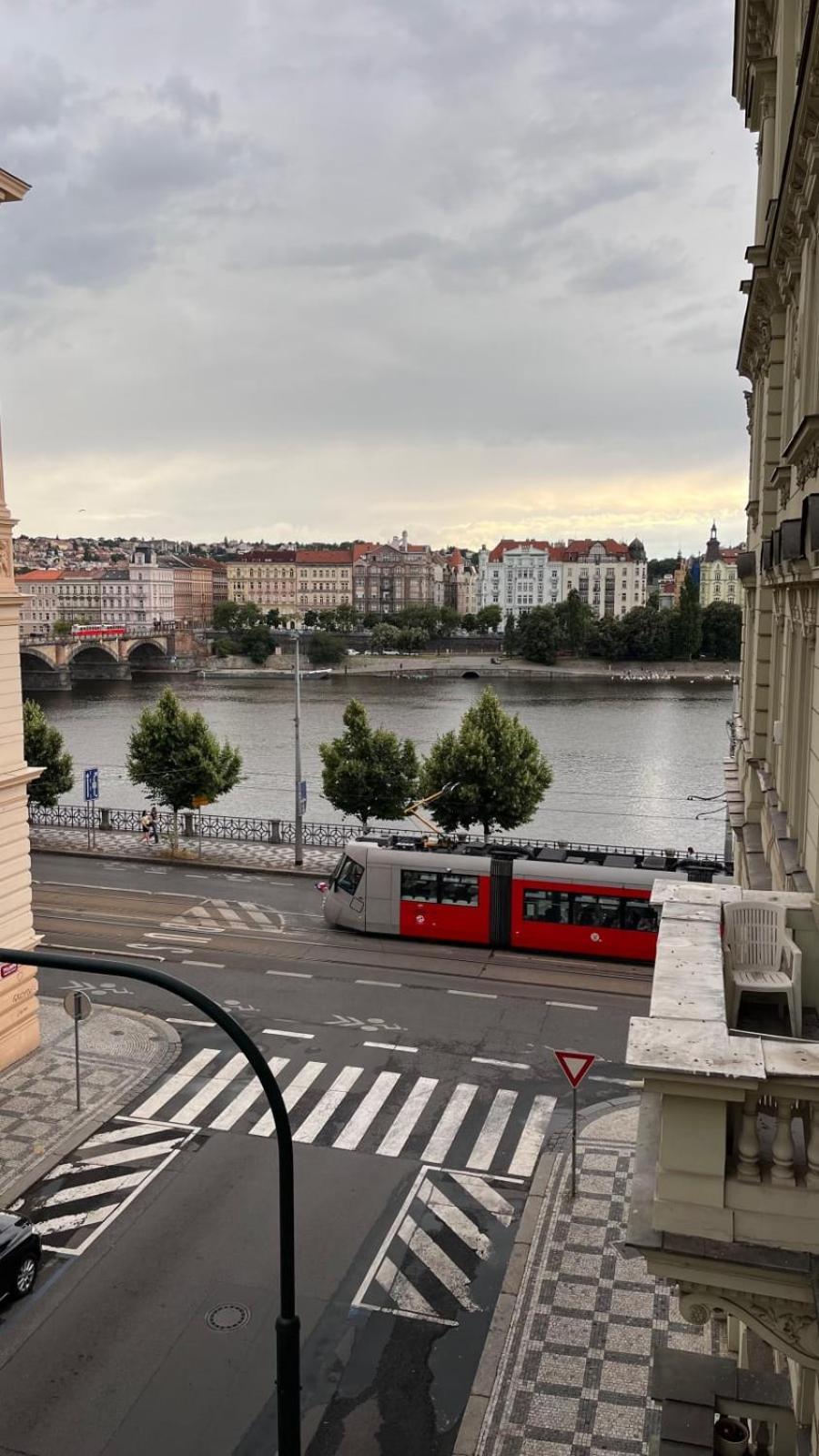 Comfortable And Cosy Apt A Few Steps From Dancing House And Naplavka Dance Prag Eksteriør billede